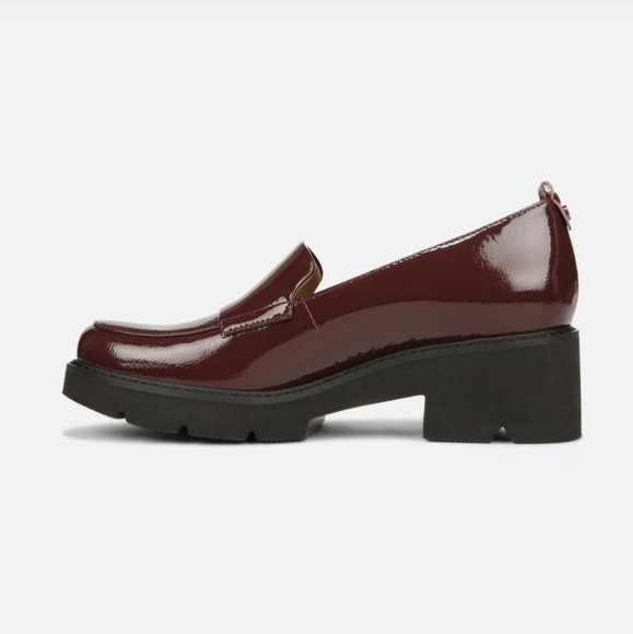 Naturalizer Darry Lug Sole Loafer - Picture 10 of 11